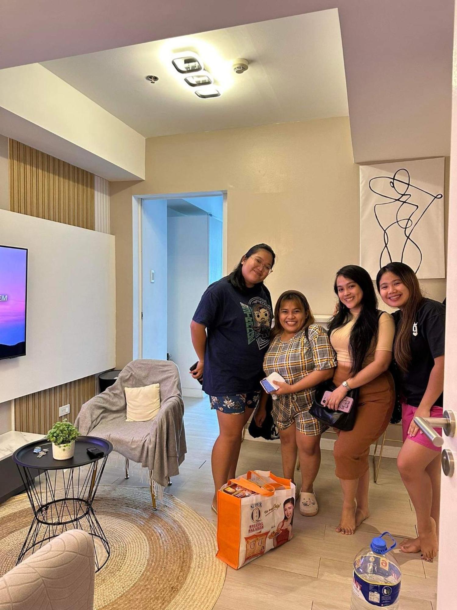 Azure Urban Resort Residence R&C - Paranaque Манила Экстерьер фото