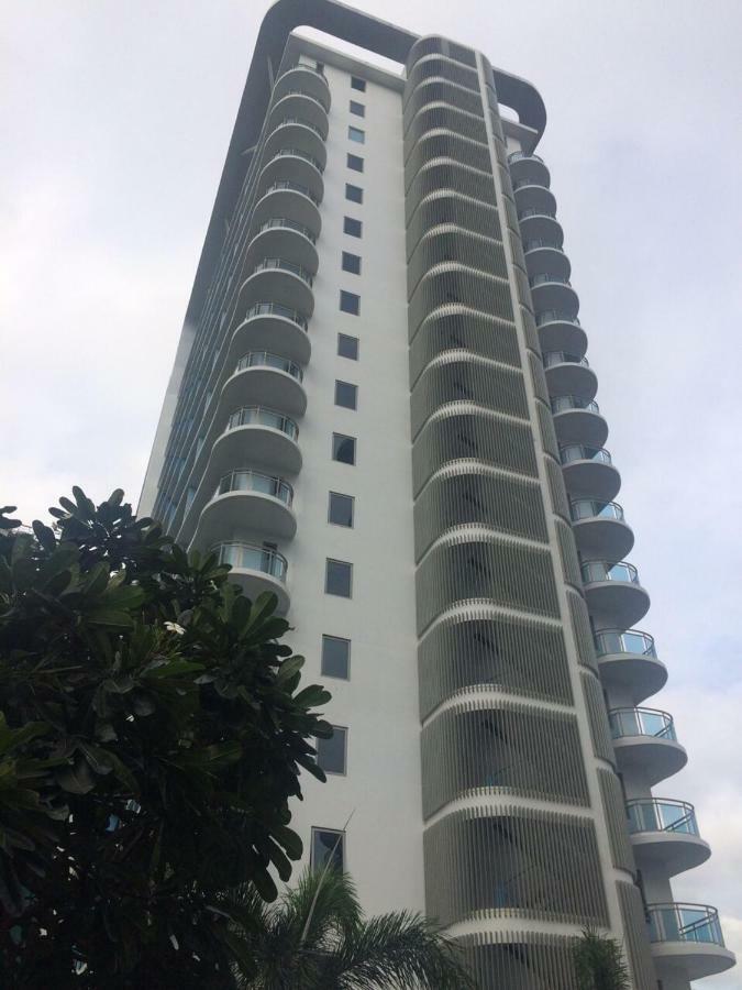Azure Urban Resort Residence R&C - Paranaque Манила Экстерьер фото
