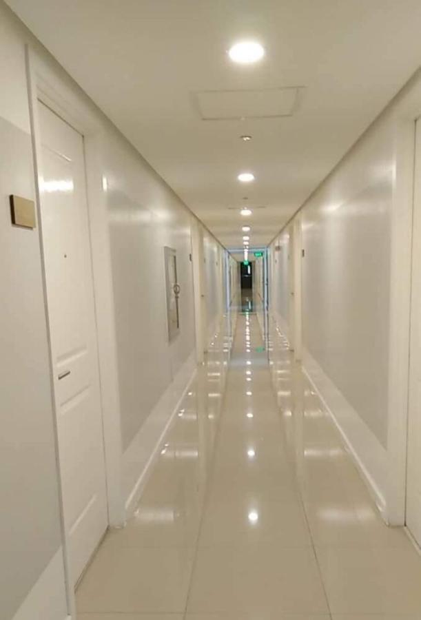 Azure Urban Resort Residence R&C - Paranaque Манила Экстерьер фото